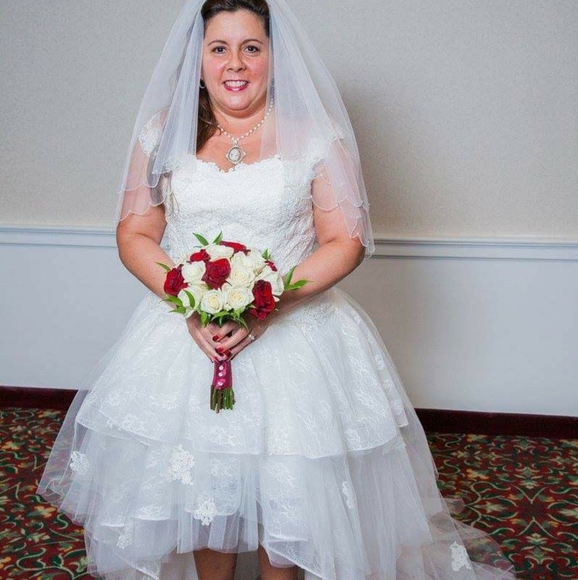 Wedding dress and veil - Picture 2 of 5